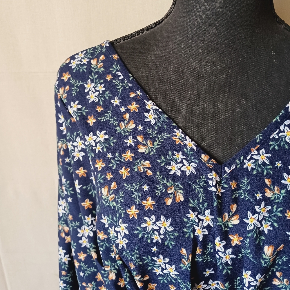 Peasant Floral Top - Picture 2 of 8